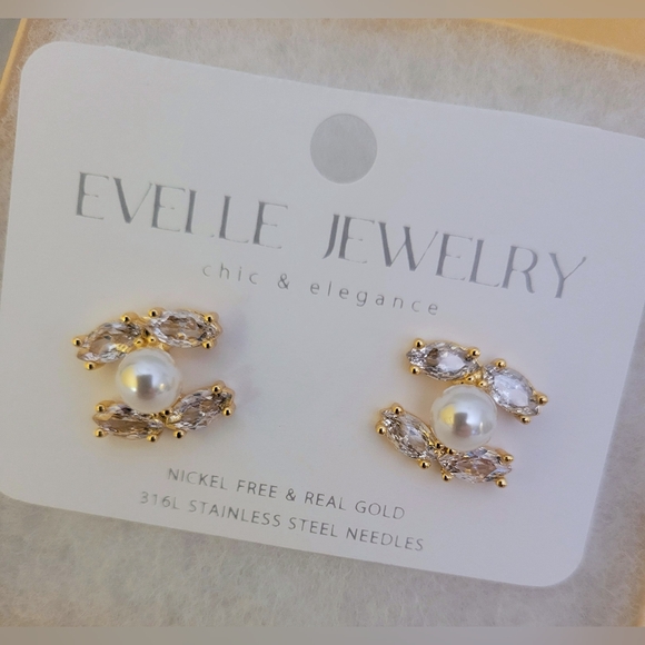 Chanel Style Earrings - Picture 7 of 9